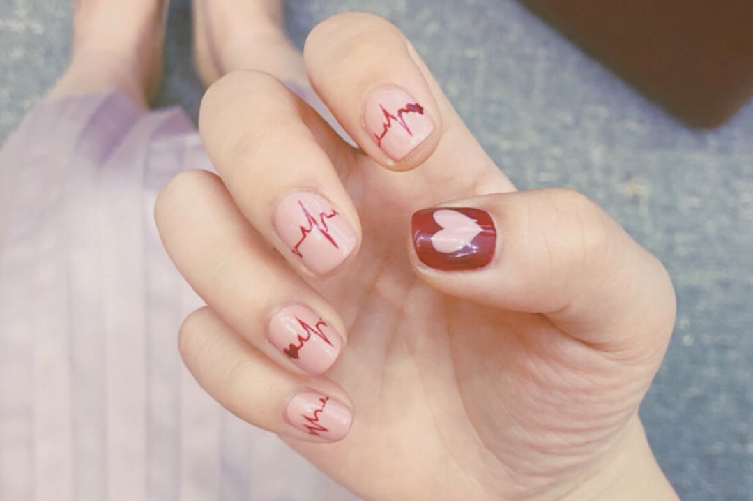 适合夏天的美甲显手白,超显手白的美甲带钻