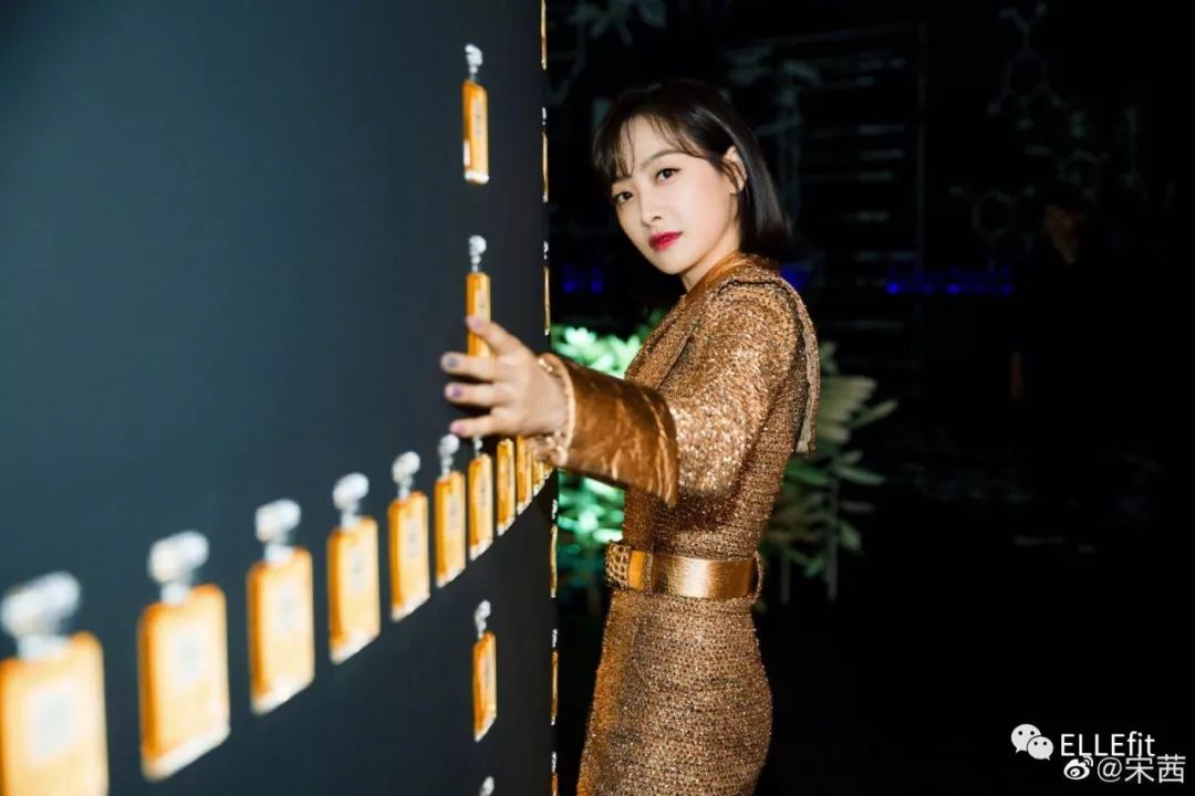 倪妮宋茜穿吊带有风情,宋茜身材长腿