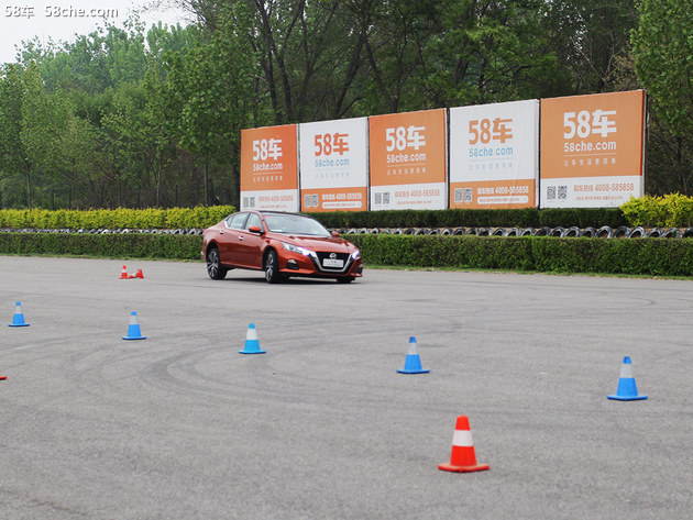 天籁雨天高速稳不稳,21款天籁自吸加满油跑600公里