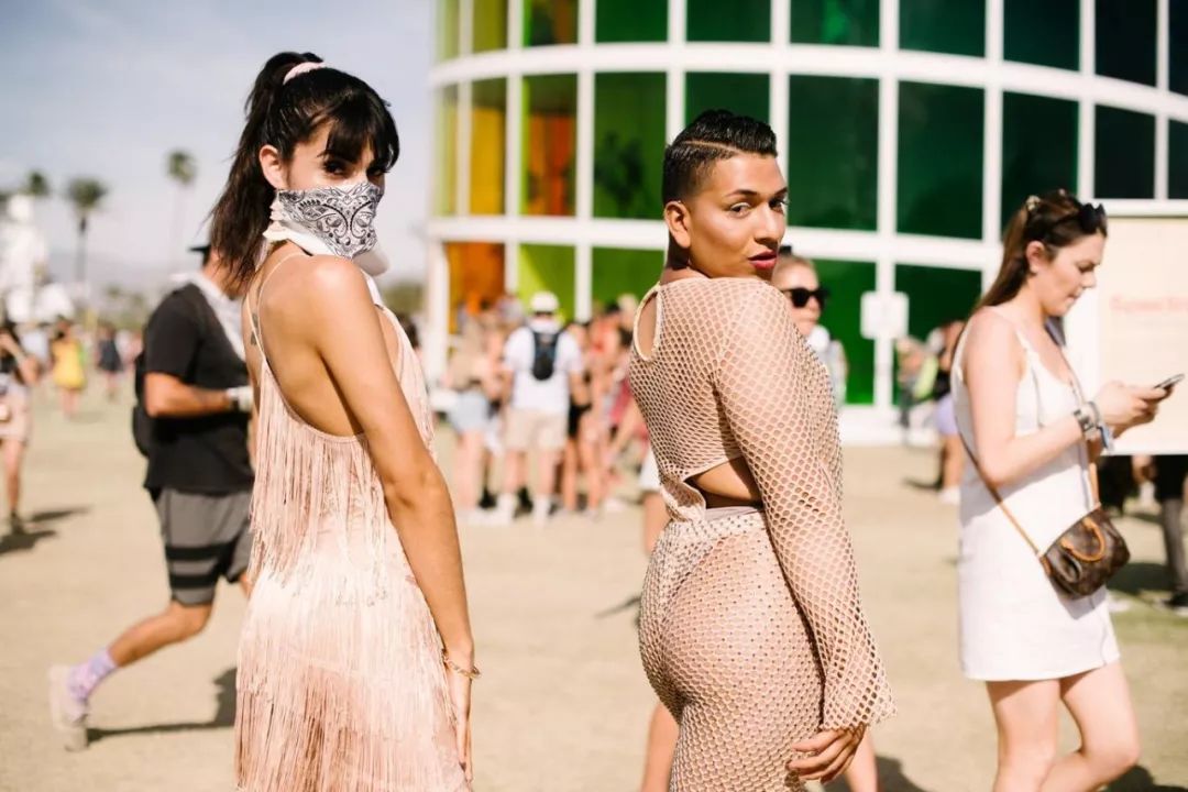 据说美国最骚的仔们都来这片沙漠里开趴