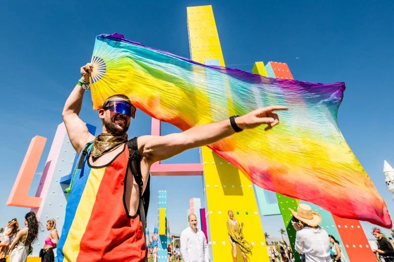 据说美国最骚的仔们都来这片沙漠里开趴