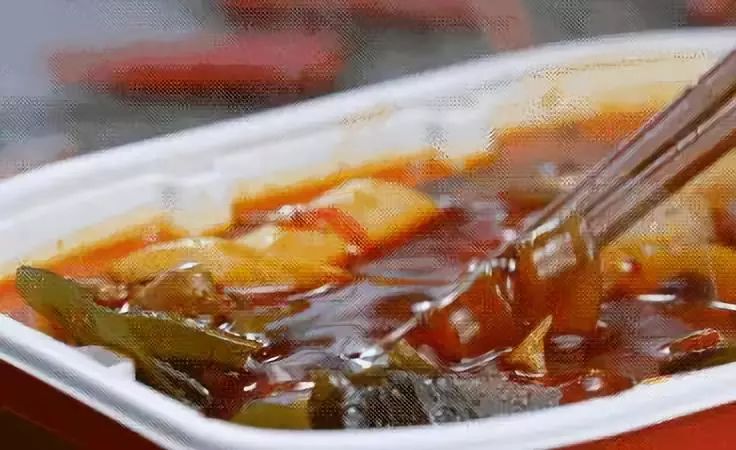 出门旅游坐飞机什么不能带,今年五一出行飞机和火车