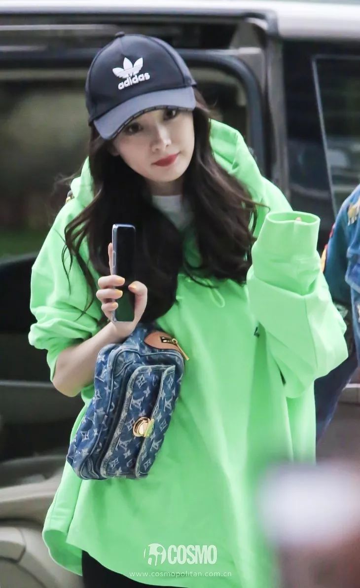 杨幂再次带火最新单品,杨幂最近带货