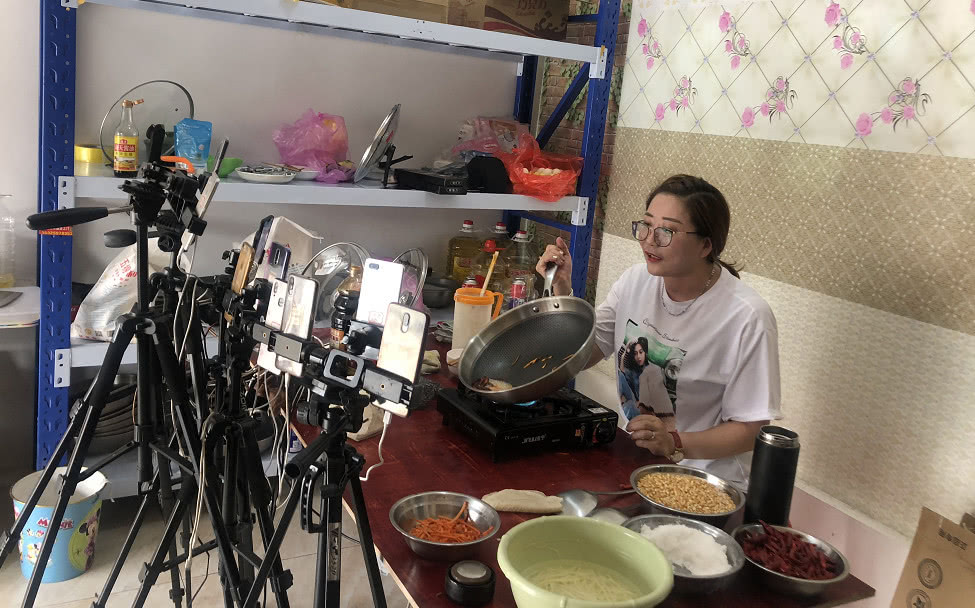 在义乌玩短视频和直播的小商人：有人一年就赚300万