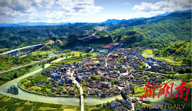 撩开神秘的面纱,撩开圣湖神秘的面纱