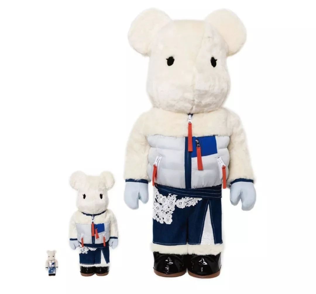 百褶裙搭配老爹凉鞋,秋冬新款时尚拼接百褶裙