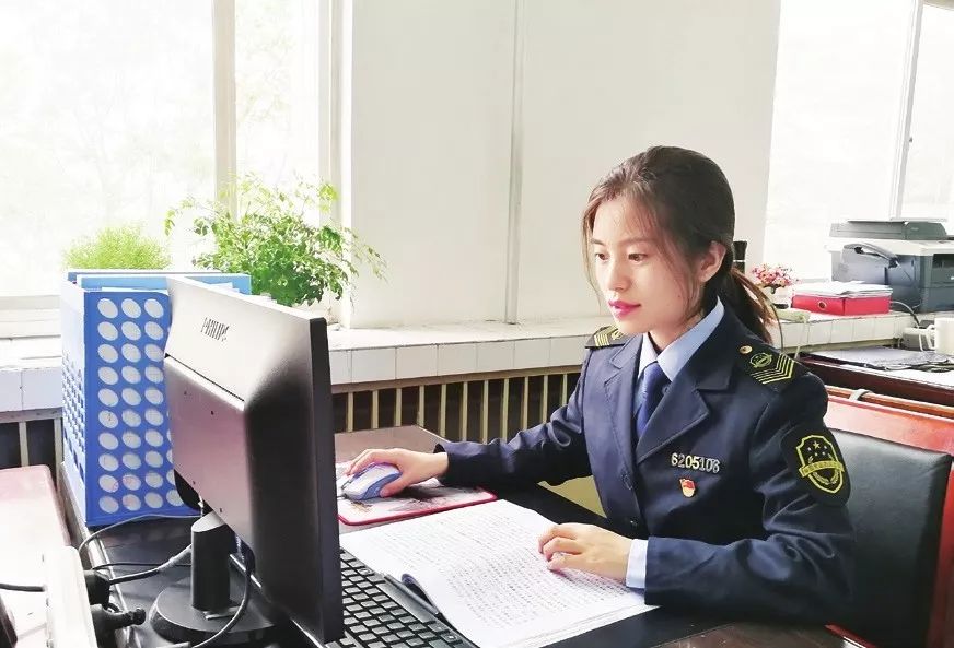 在药监岗位上挥洒青春的年轻人,五四青年和医务工作者