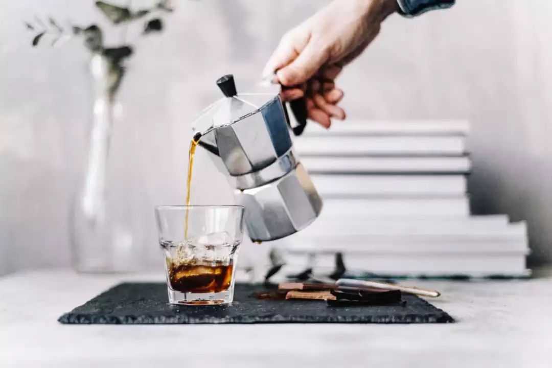 肠胃不舒服喝咖啡会怎么样,胃病要戒咖啡吗