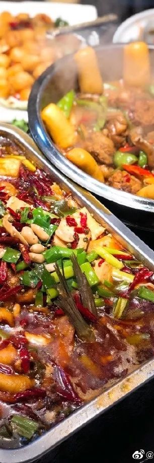 【吃在大连】Emmmm，臭豆腐烤鱼，味道比想像的要更激烈！