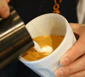 9.9元抢「平湖在线旗下咖啡馆」平湖派黑金卡1张！持卡可享受充300送200，办理当天即可获赠最高价值35元饮品一杯