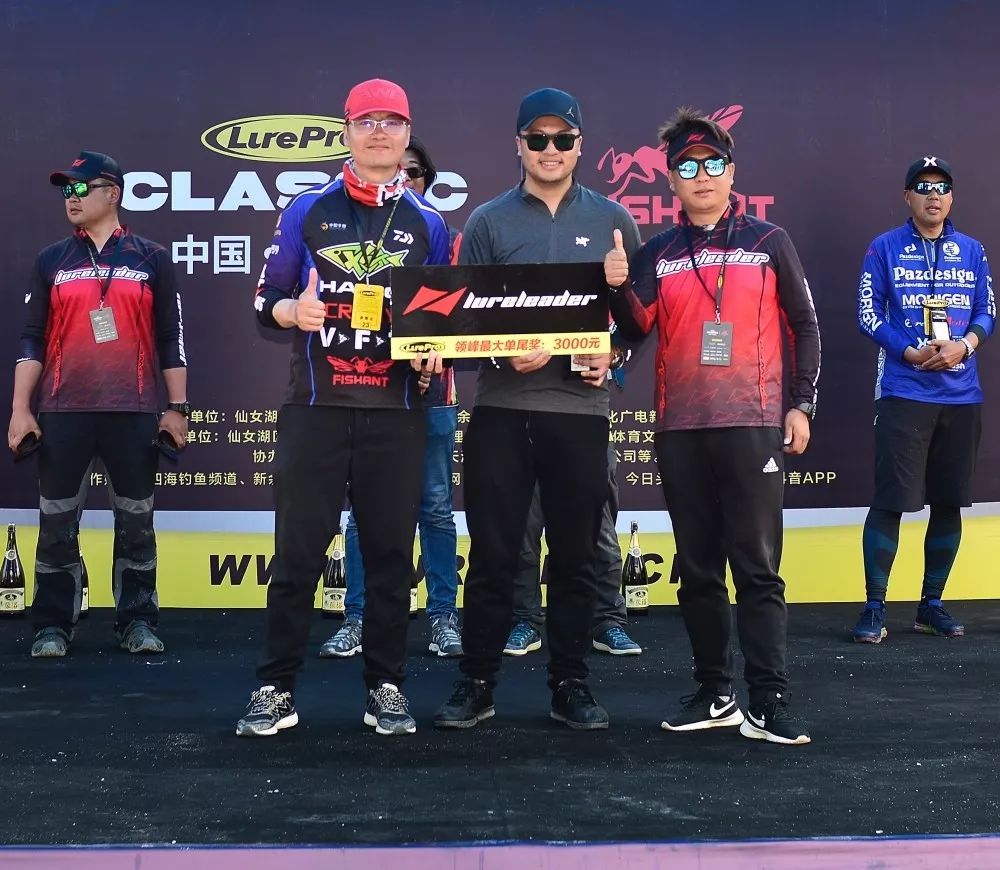 荣耀冠军夺冠,荣耀摘得年度盛典比赛