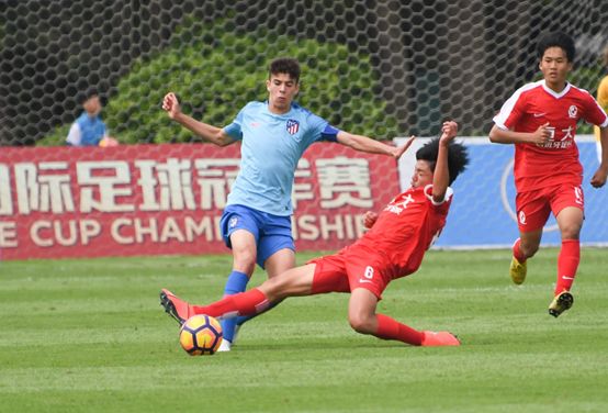 恒大足校小将破茧成蝶,恒大足校小将获高度认可