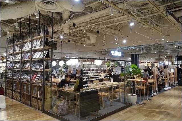 生活排忧所、准妈服务站、会员卫生间、机器人共荣.....盘点日本TOP10百货商场的体验创新对策