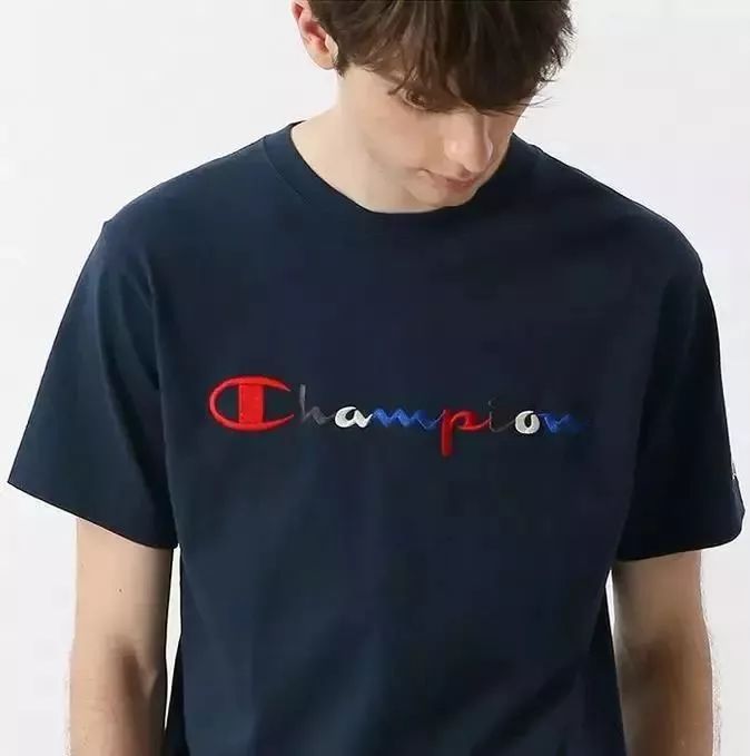 champion经典长袖t恤搭配,你与潮人之间的差距