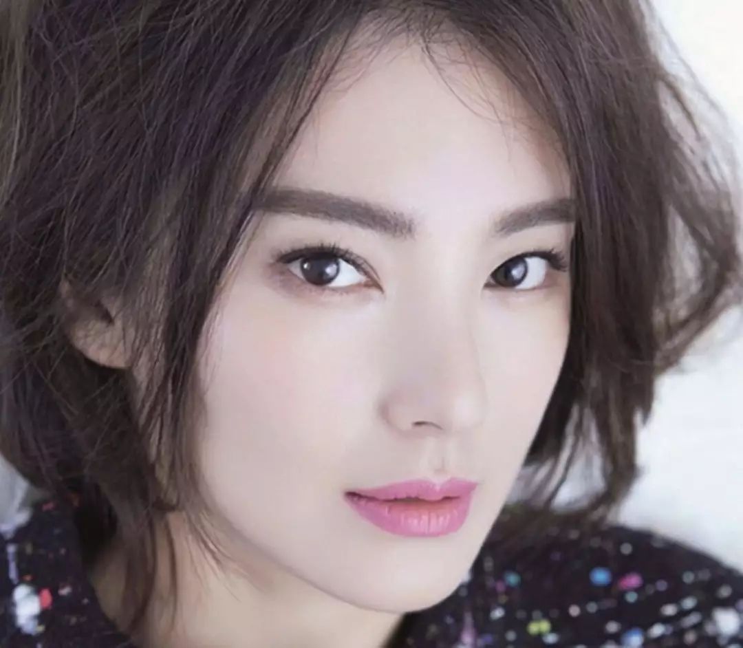 新欢曝光遭反锤，话题女王沉默是金立flag。