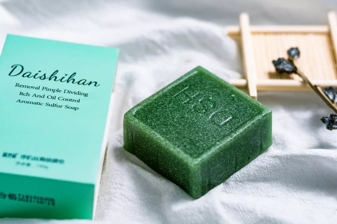 鼻尖挤出白色的是什么,鼻子上挤出的白丝怎么解决