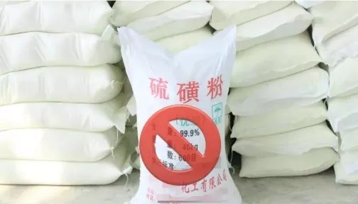 为什么能从鼻头上挤出白色的东西,鼻子挤出来的白丝是什么