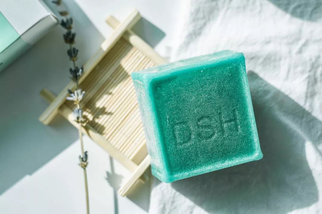 鼻尖挤出白色的是什么,鼻子上挤出的白丝怎么解决