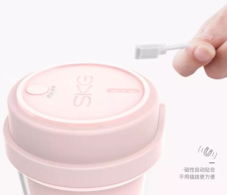 制作一杯很好喝的果汁,大家用榨汁杯榨好喝的果汁