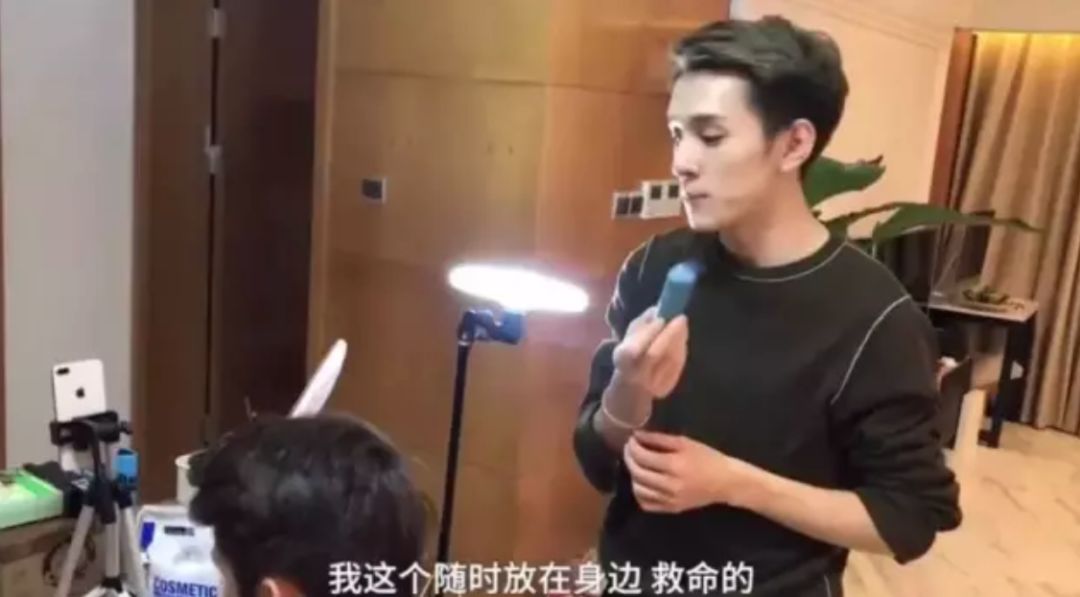 口红一哥李佳琦一夜收入,口红一哥一个月收入百万