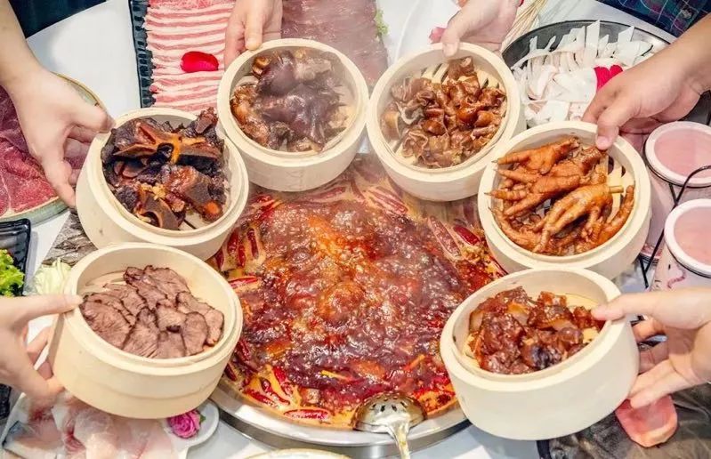 百万大学青年免费狂欢!AJ鞋展、街球大神空降,超多福利拿到手软!