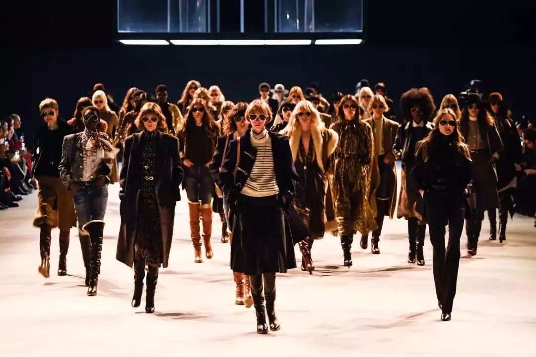 听说|中国化妆品消费者开始偏好小众产品、柔性屏手袋亮相美国纽约LV时装秀......