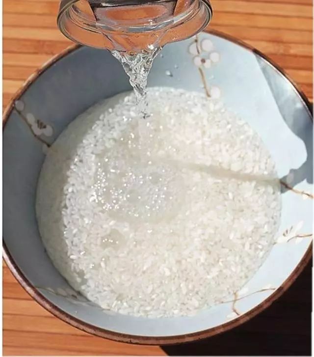 铁锅每天洗过后生锈怎么回事,铁锅生锈了用什么洗最快