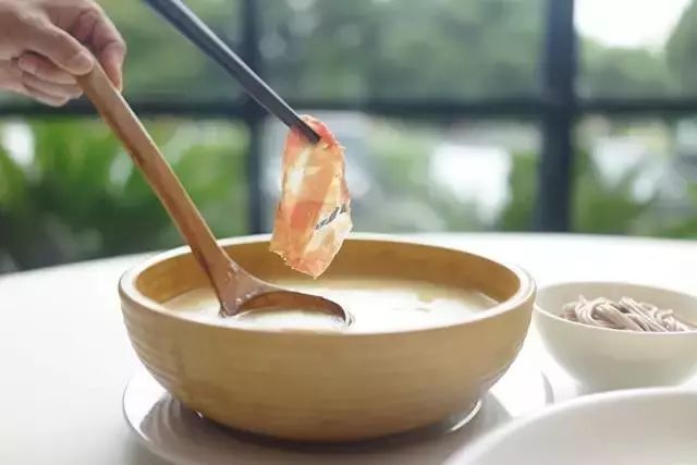 昆明北市区最正宗的过桥米线,昆明潮玩城