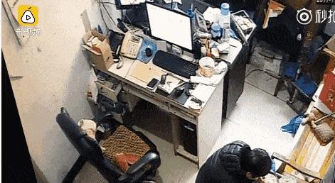 手机充电冒烟发烫,手机一晚上没关发烫到爆炸