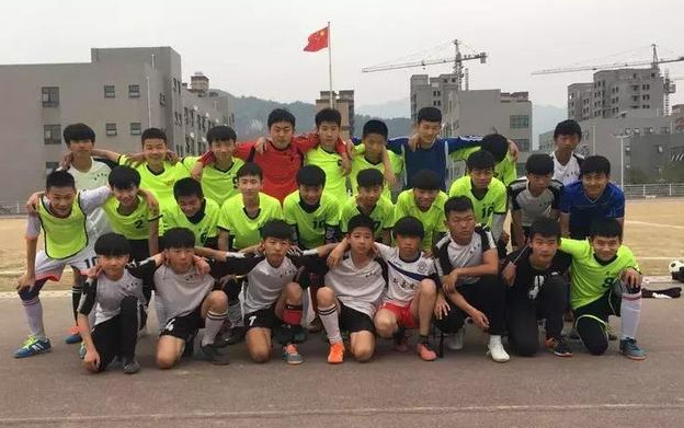 光山县慧泉中学足球队征战第四届“市长杯”侧记