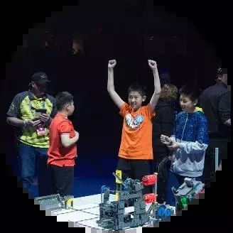 这个周末，到毅德城看机器人大赛，广西乃至东盟国家的高手都来了