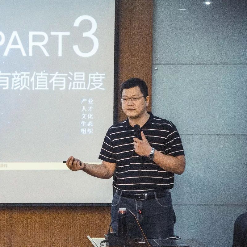 看表演吃美食,看表演吃自助的地方