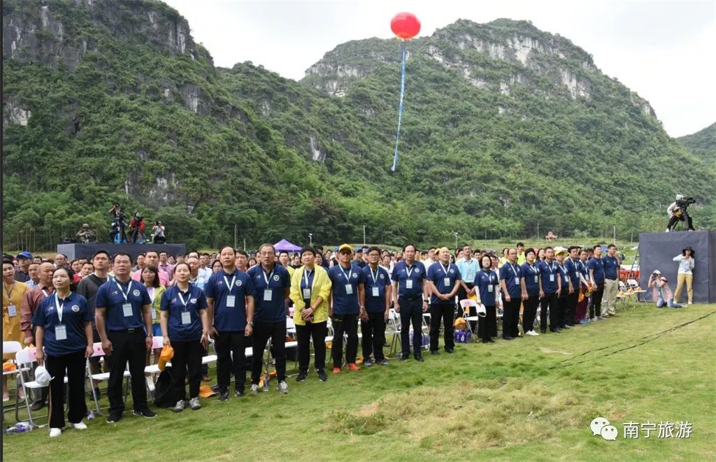 马山自然攀岩比赛图片,舞动广西广场舞大赛马山