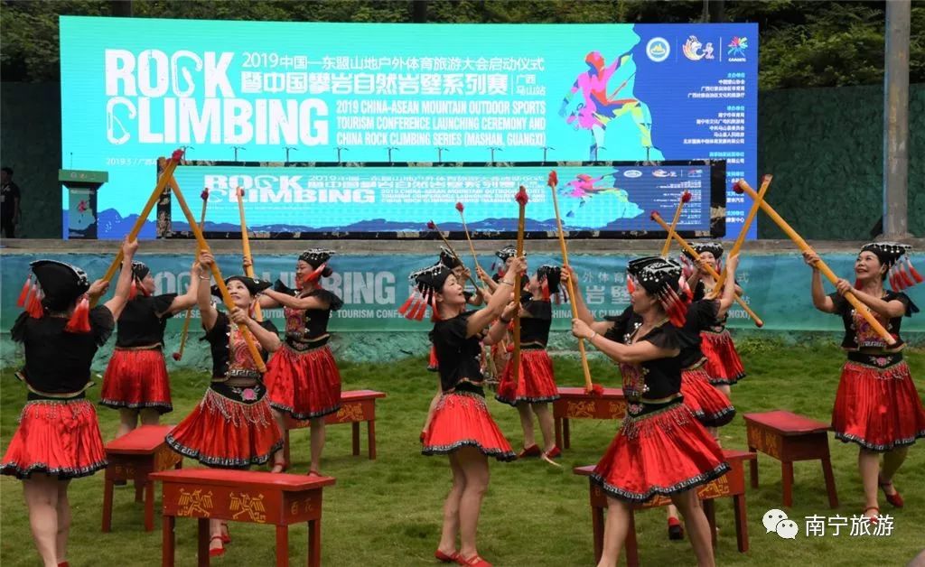 马山自然攀岩比赛图片,舞动广西广场舞大赛马山