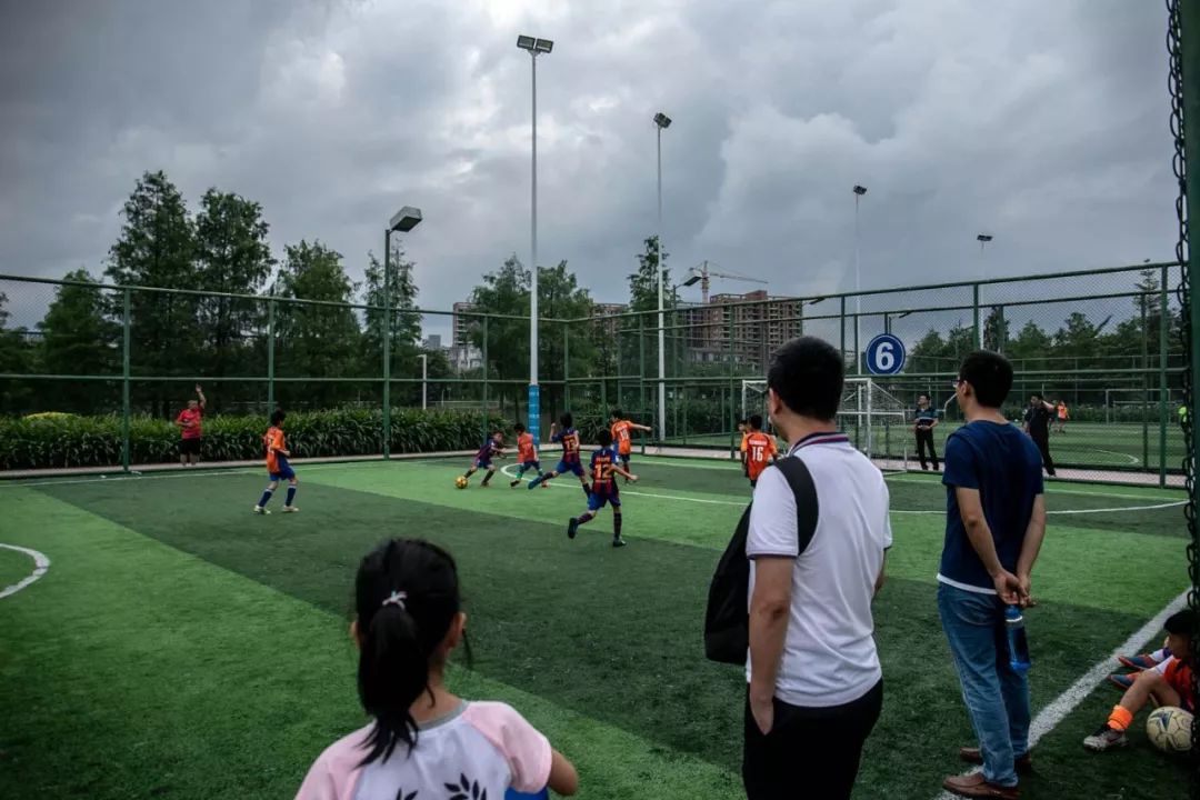 东莞松山湖晚上哪里最热闹,松山湖风景区足球场