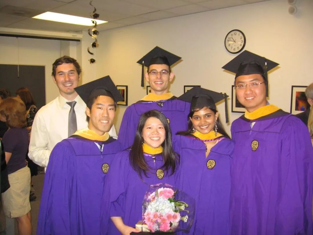 她地震中失去双腿,她在汶川地震失去双腿及女儿