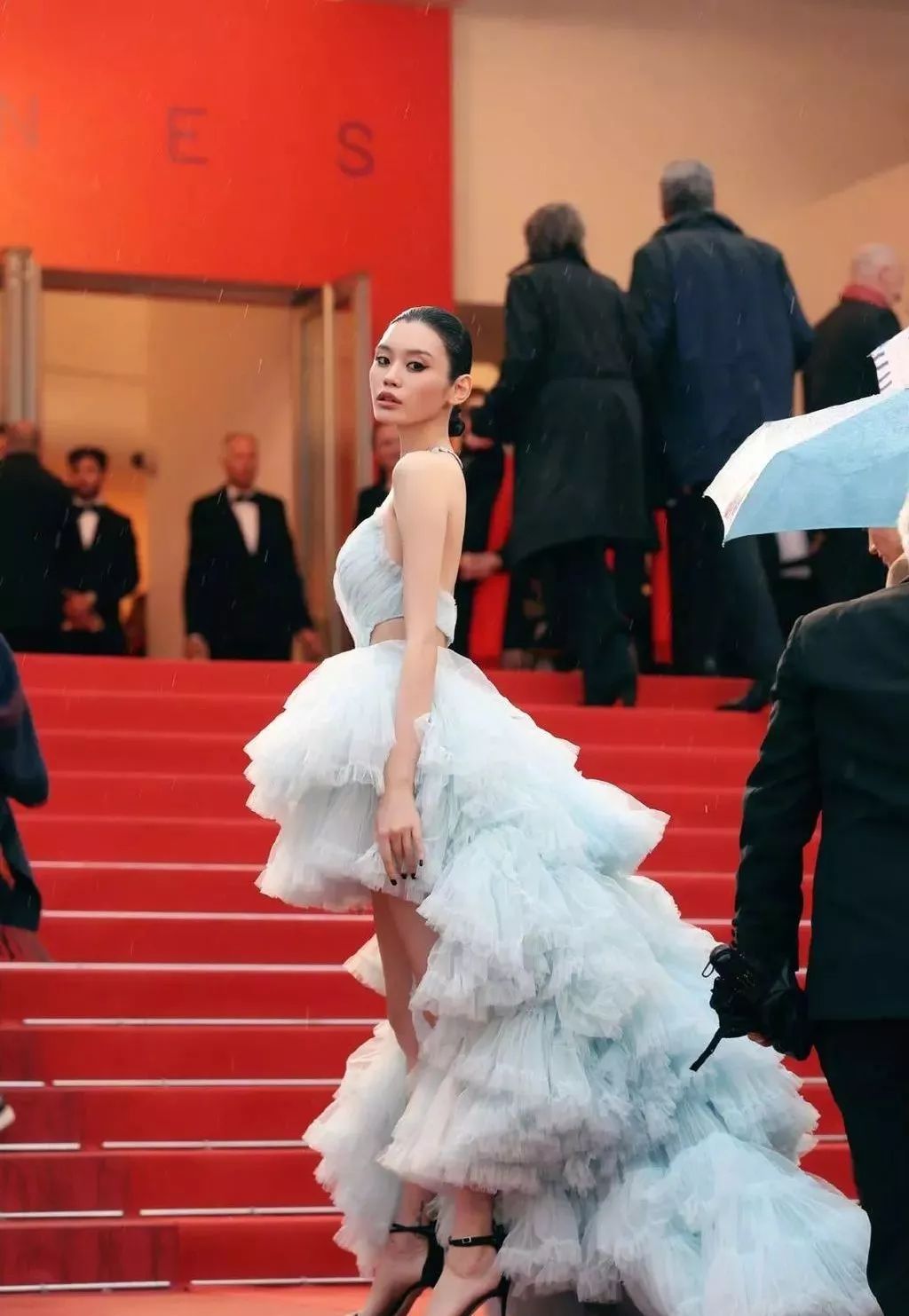 戛纳朱一龙入选作品,戛纳朱一龙白西装