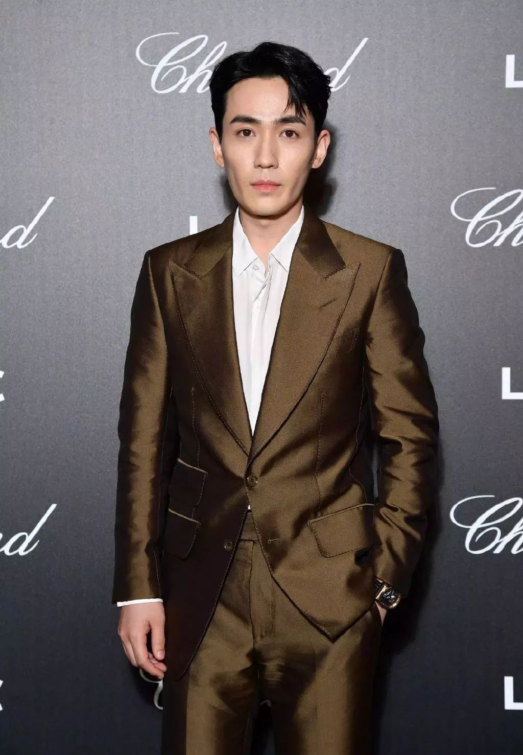 戛纳朱一龙入选作品,戛纳朱一龙白西装