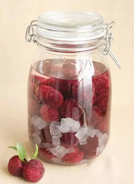 为什么每颗杨梅都有小虫子能吃吗,所有的杨梅泡出来都有虫子吗