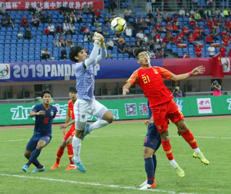 中国足球史上第一次冲出亚洲回顾,中国足球1比5败给泰国青年队