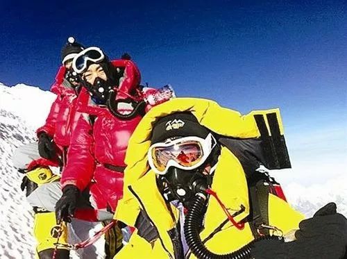 世界之巅珠穆朗玛峰文案,世界之巅珠穆朗玛峰俯视地球