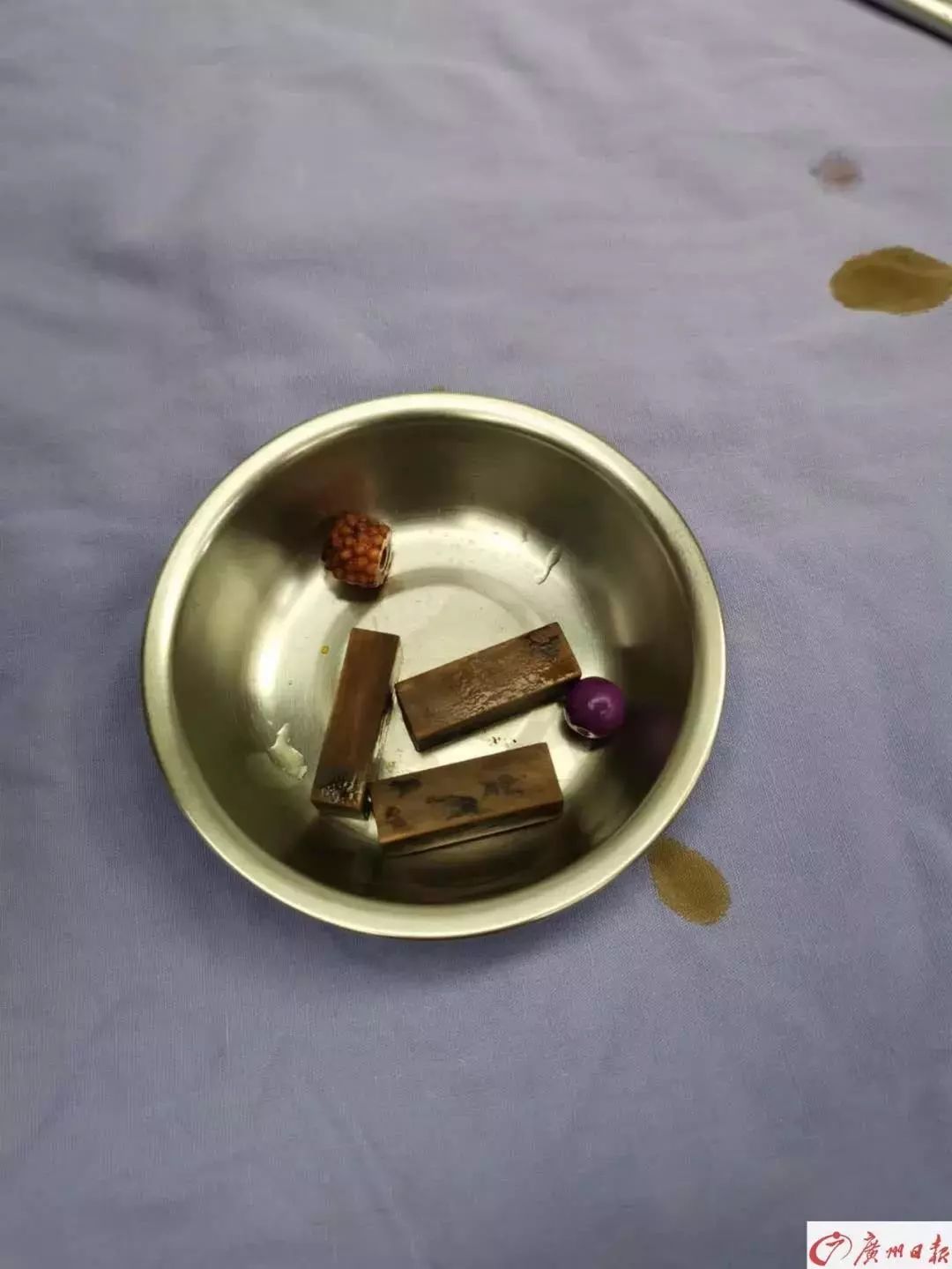 孩子呼吸出来一股恶臭味,三岁女童身体散发臭味真相