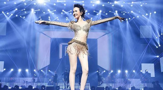 身材绝世，嫁给初恋，不再办大型巡演，48岁莫文蔚活得有多任性？