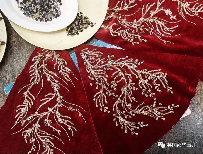 用布料给洋娃娃做衣服,手工高定时装