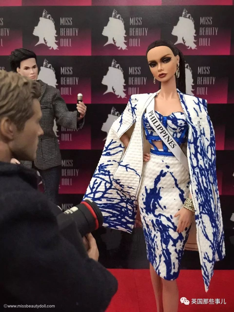 用布料给洋娃娃做衣服,手工高定时装