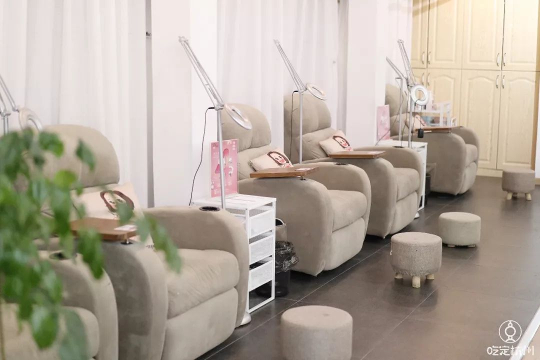 法式美甲魔镜粉多少钱 (施华洛世奇美睫)