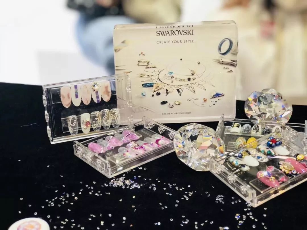 法式美甲魔镜粉多少钱 (施华洛世奇美睫)