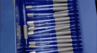 圆珠笔为什么能按动,圆珠笔为啥一按就弹出去了