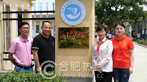 “公安·科教”公益助学行——爱心企业燕子食府走进利辛县永顺社区