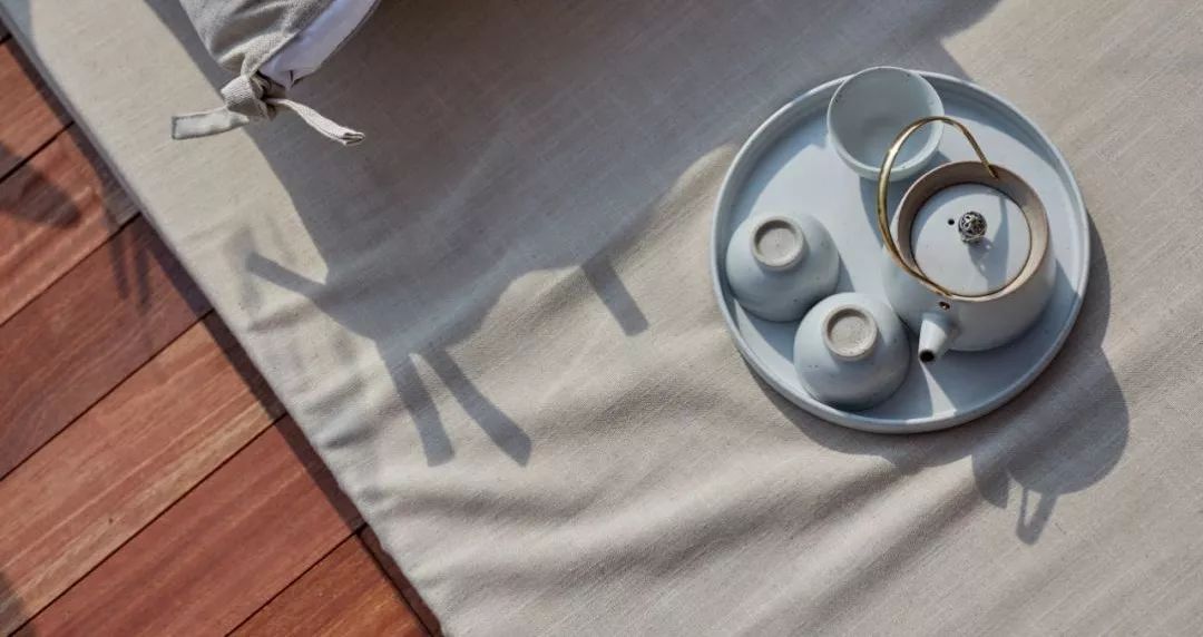 7个闺蜜在稻田里爆改了个“玻璃盒子”，只为兑现养老之约，却意外走红